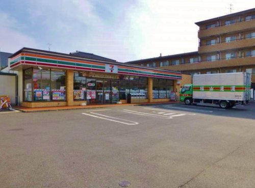 コンビニ　セブンイレブン 新小平駅前店（コンビニ）まで130m