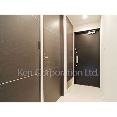 玄関　同タイプ4階のお部屋を撮影。仕様が異なることがあります。