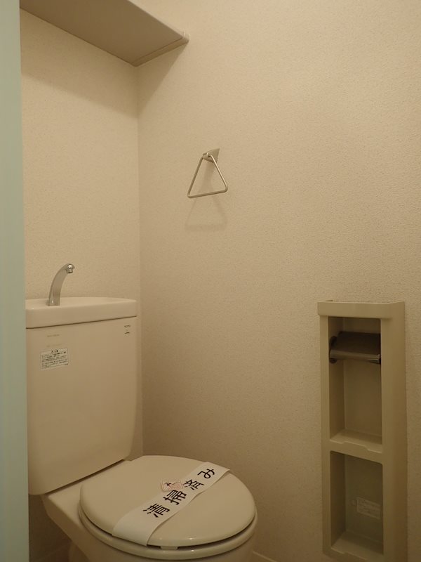 トイレ　※内装写真は203号になります。