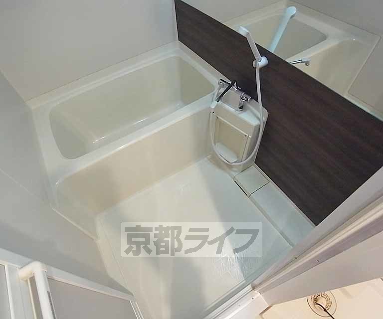 バス・シャワールーム　ゆったりセパレートの浴室です。