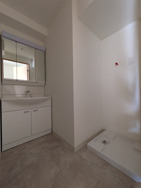 洗面設備　※建築中。３０２号室モデルルームの写真です。