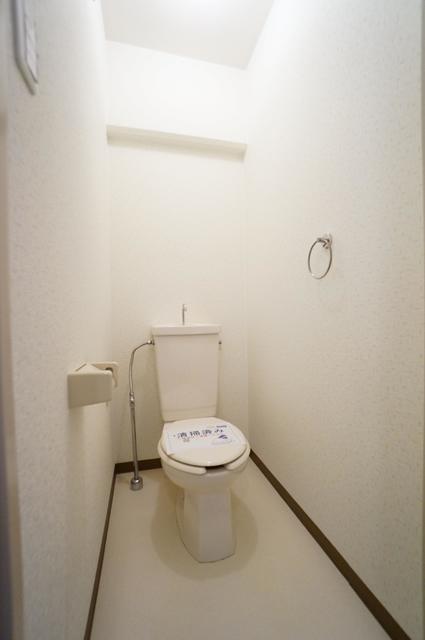 トイレ　別号室のお写真です。