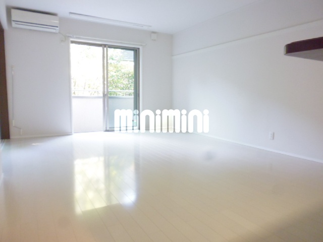 居室・リビング　１３帖の余裕のあるリビング