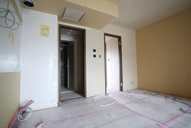 居室・リビング　居室　※施工中の画像です