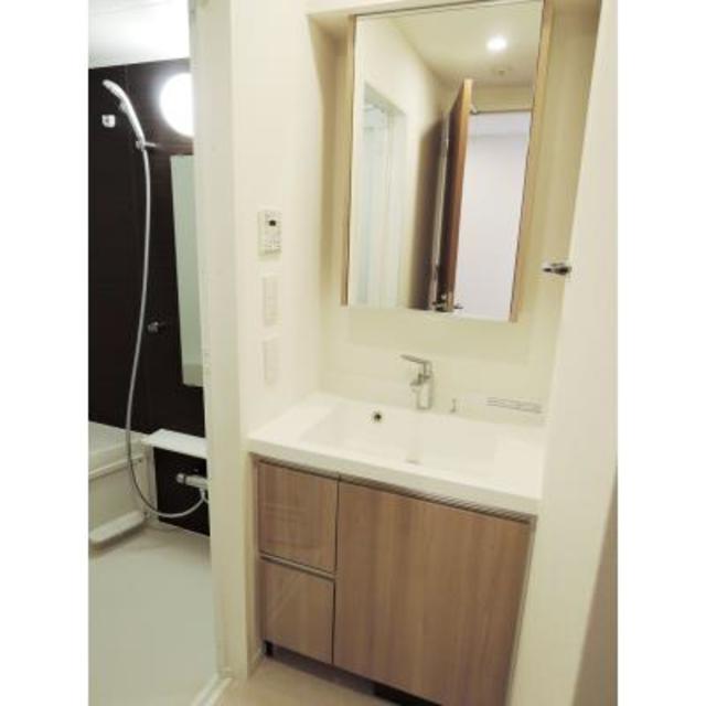 洗面設備　※写真は同タイプ住戸です。