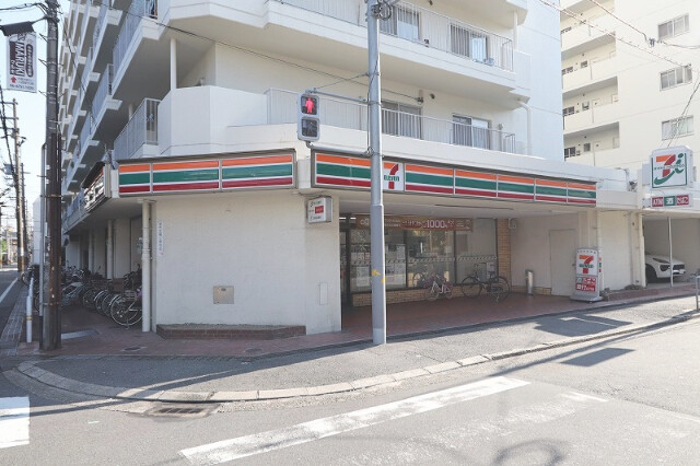 コンビニ　セブンイレブン東大阪足代新町店（コンビニ）まで45m