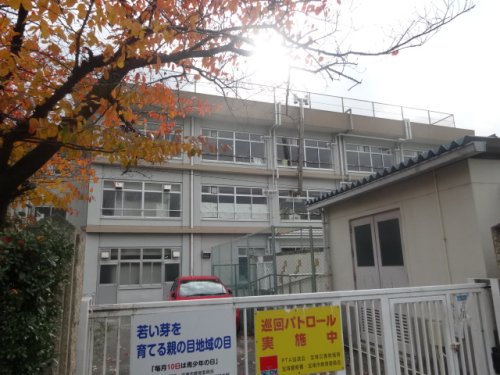 小学校　宝塚市立良元小学校（小学校）まで584m