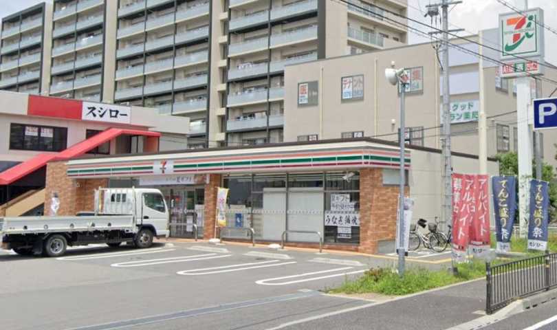 コンビニ　セブンイレブン（コンビニ）まで496m