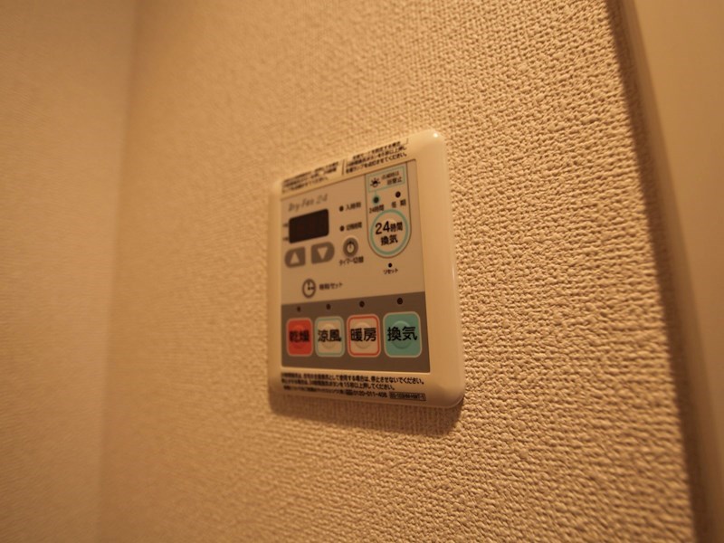 その他設備　浴室暖房乾燥機付き