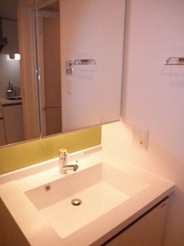 洗面設備　(同タイプ写真)