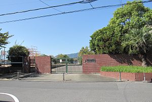 小学校　西宮市立段上西小学校（小学校）まで587m
