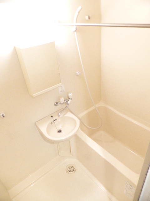 バス・シャワールーム　※別部屋の参考写真です。