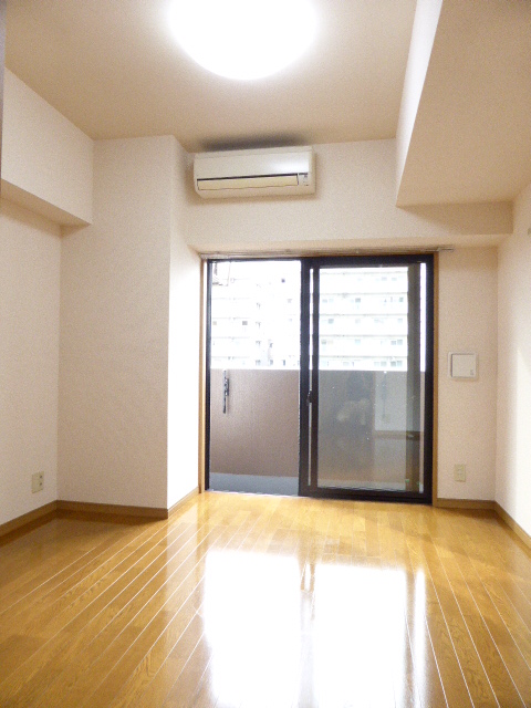 居室・リビング　※別部屋の参考写真です。