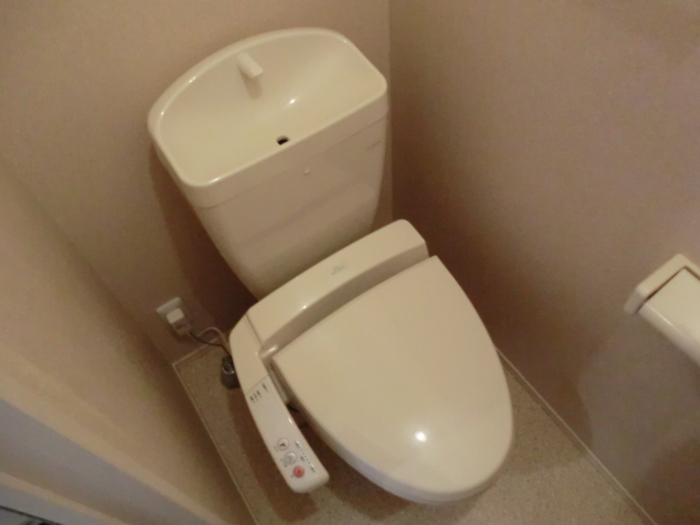 トイレ　嬉しい温水洗浄便座付き♪