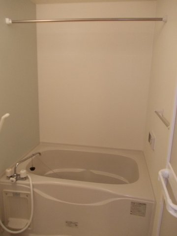 バス・シャワールーム　落ち着いた空間のお風呂です