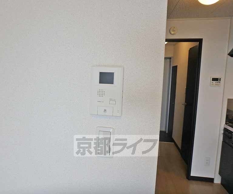 セキュリティ　鍵をかけたまま訪問者と会話ができます