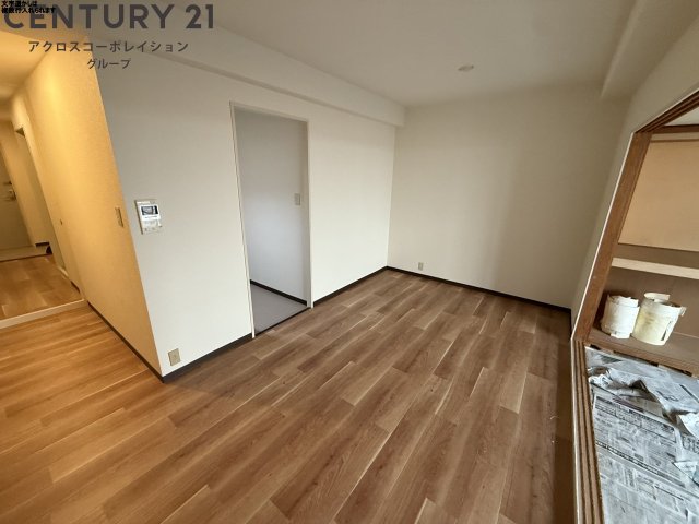 居室・リビング　床が明るい色合いで綺麗です♪