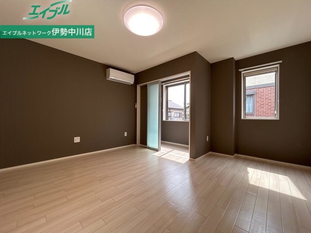 居室・リビング　同型参考写真