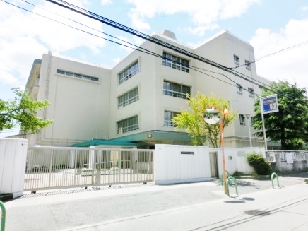 中学校　茨木市立三島中学校（中学校）まで382m