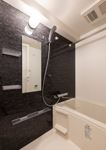 バス・シャワールーム　コンパクトで使いやすいお風呂です