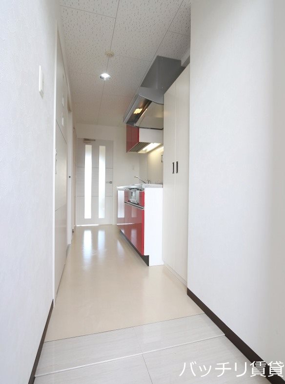 玄関　別号室写真の為現況を優先致します。