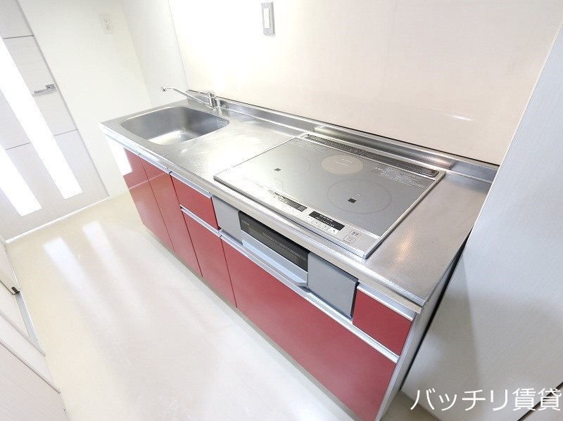 キッチン　別号室写真の為現況を優先致します。