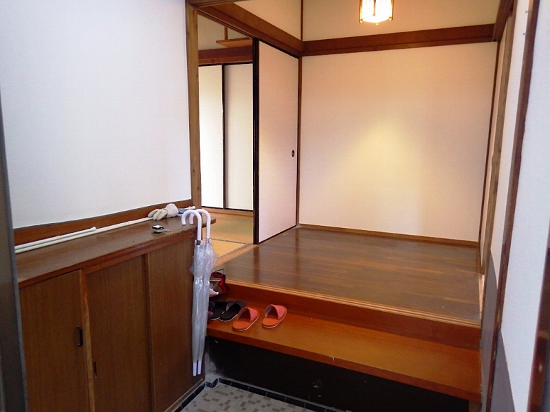 玄関　広く落ち着いた玄関です。※前回募集時の写真です