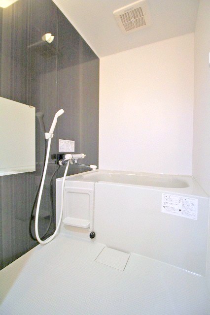 バス・シャワールーム　広々とした浴室です☆