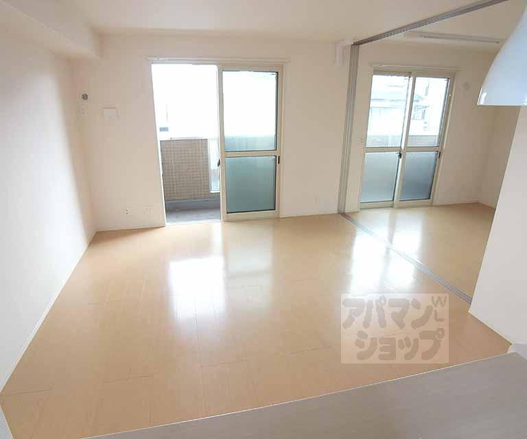 居室・リビング　南向きで日当り良好！