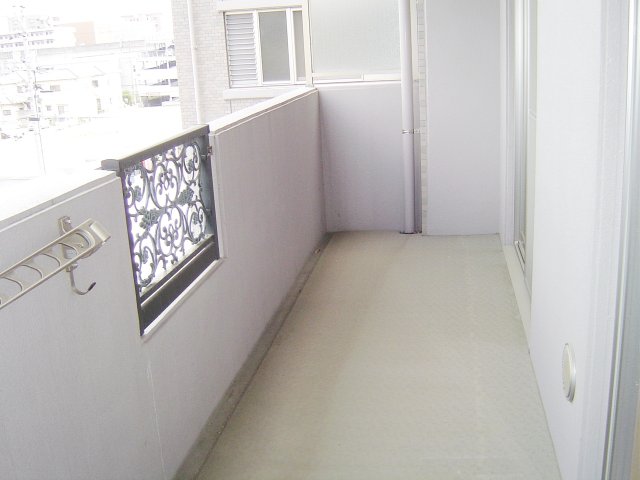 バルコニー　同物件別号室の写真です。