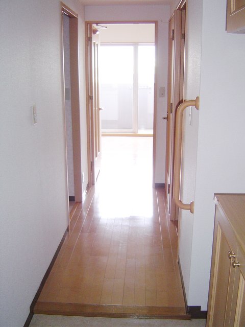 玄関　同物件別号室の写真です。