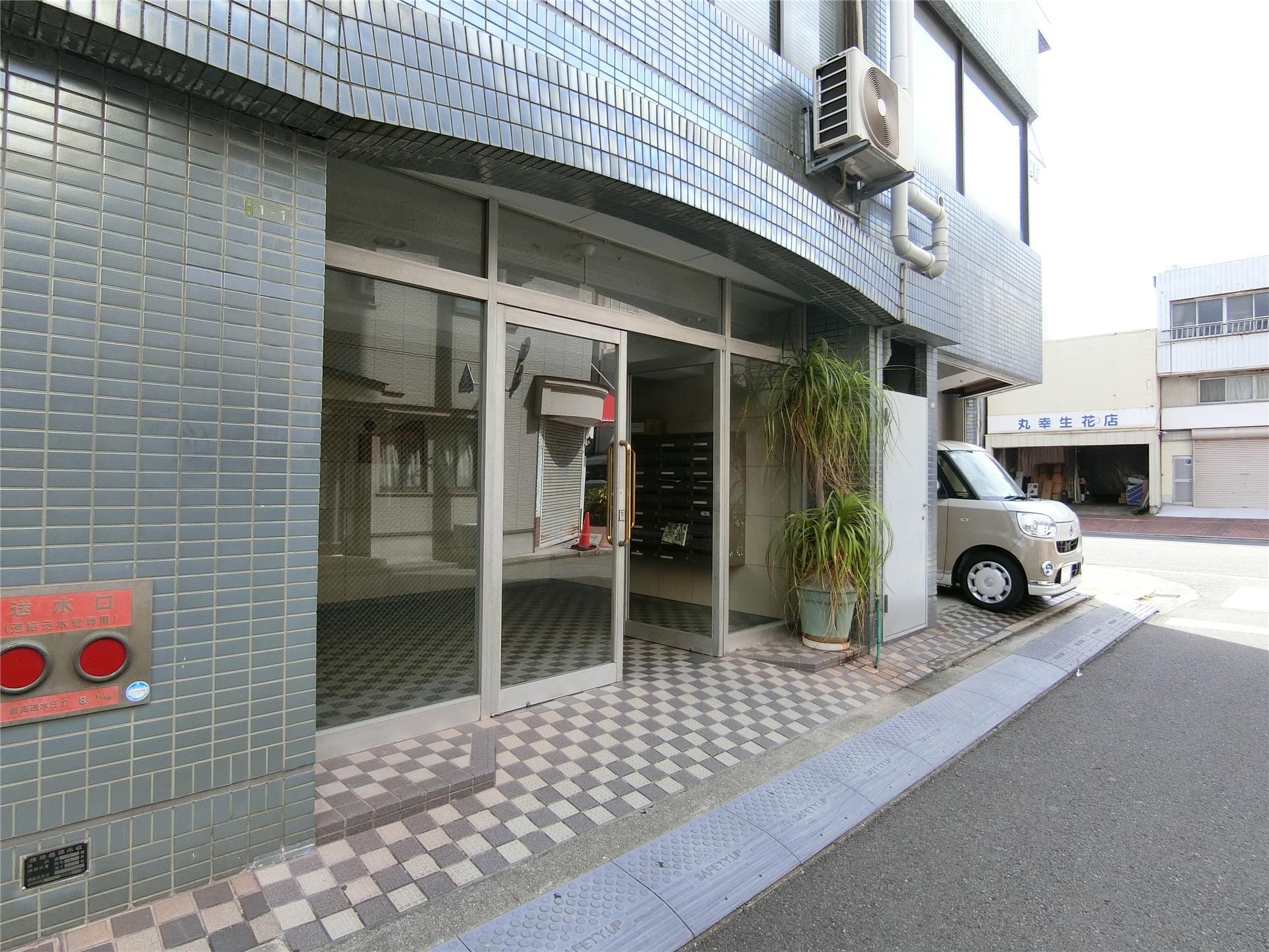 エントランス　建物入り口です