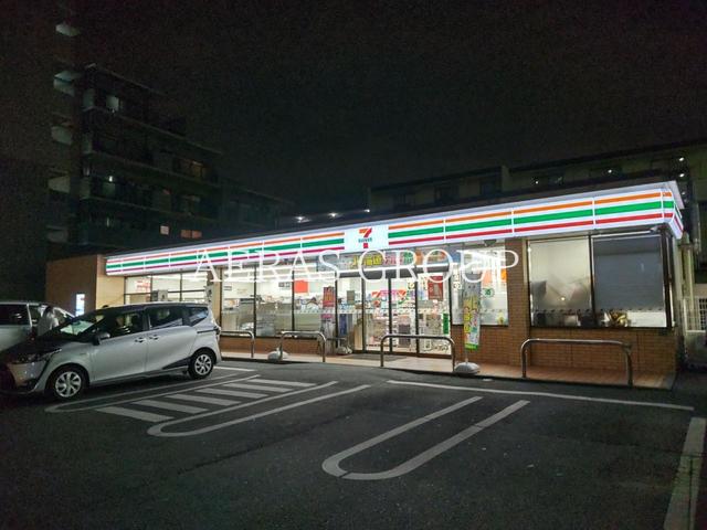 コンビニ　セブンイレブン狛江西野川4丁目店（コンビニ）まで58m
