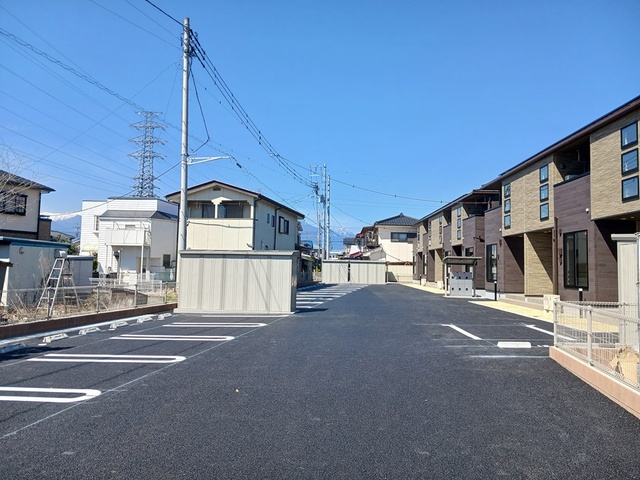 その他　敷地内には駐輪場、バイク置き場、宅配ボックス、物置あり