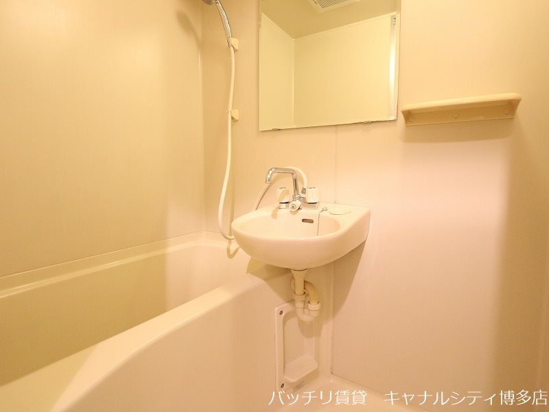 バス・シャワールーム　別号室写真の為現況を優先致します。