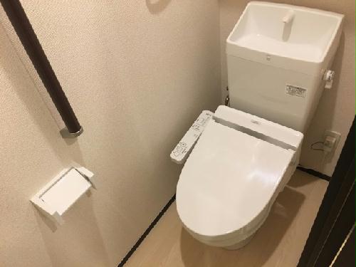 トイレ　温水洗浄便座