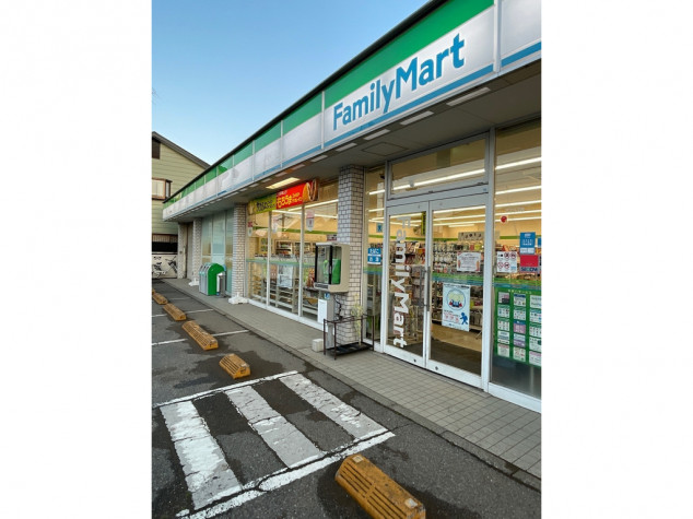 コンビニ　ファミリーマート春日部藤塚店（コンビニ）まで146m