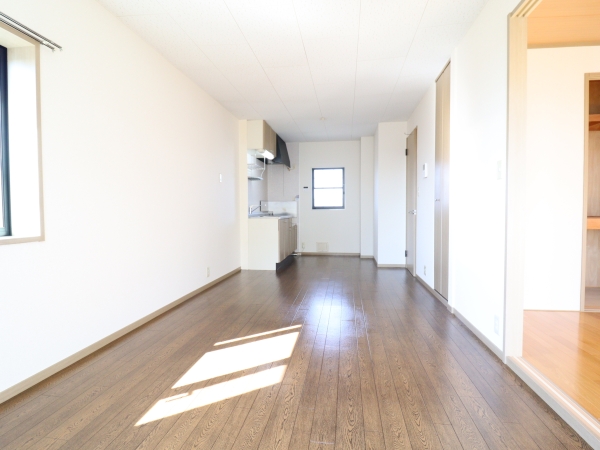 居室・リビング　※同物件別号室写真となります。