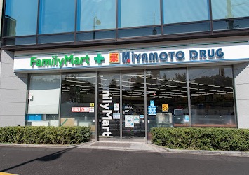 ドラックストア　ファミリーマート＋ミヤモトドラッグ御成門店（ドラッグストア）まで270m