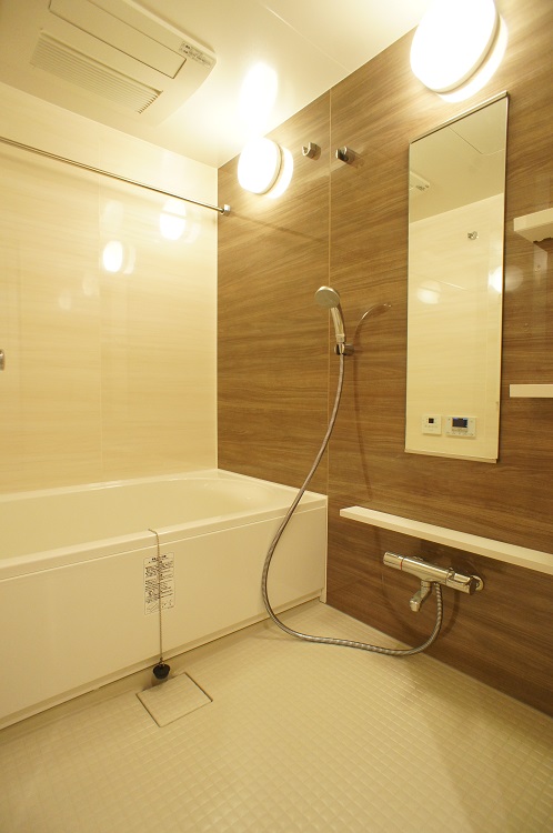 バス・シャワールーム　※写真は類似間取り別部屋。色味等異なる場合があります。