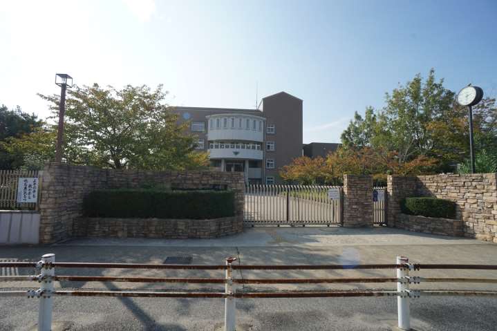 中学校　大和郡山市立郡山南中学校（中学校）まで690m