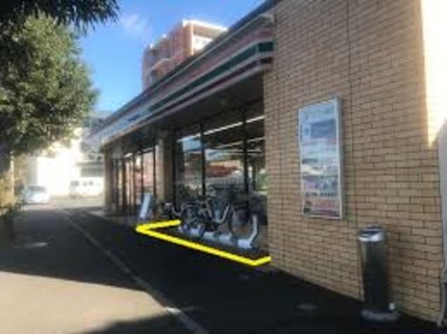 コンビニ　セブンイレブン横浜いずみ中央店（コンビニ）まで560m