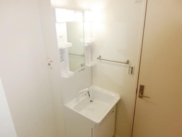 洗面設備　★生活に便利なシャンプードレッサーです★