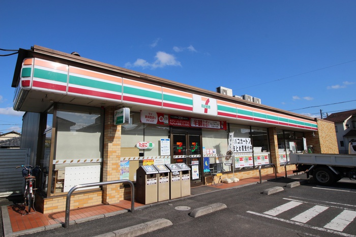コンビニ　セブンイレブン恩間中道店（コンビニ）まで500m