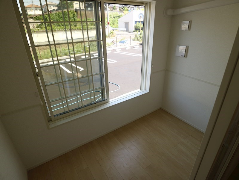 バルコニー　バルコニーではなくサンルーム。１Ｆでも安心です。