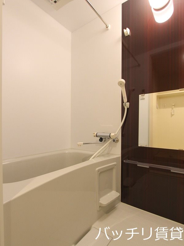 バス・シャワールーム　同型タイプの為、現状を優先致します。