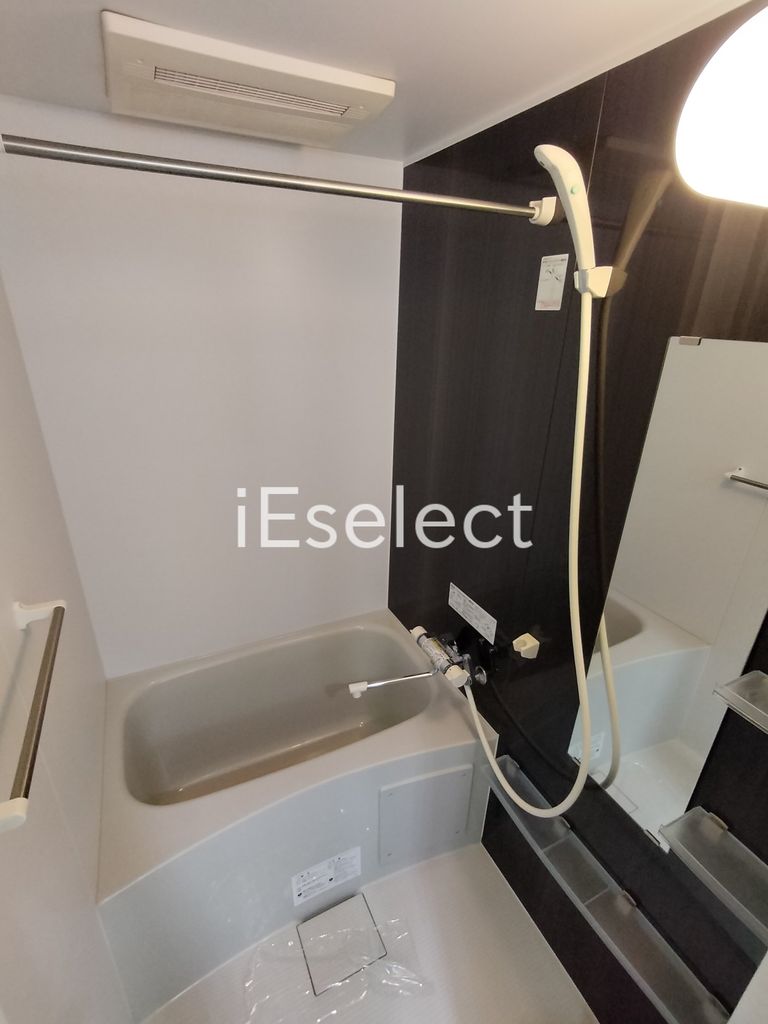 バス・シャワールーム　浴室乾燥機付きバスルームです