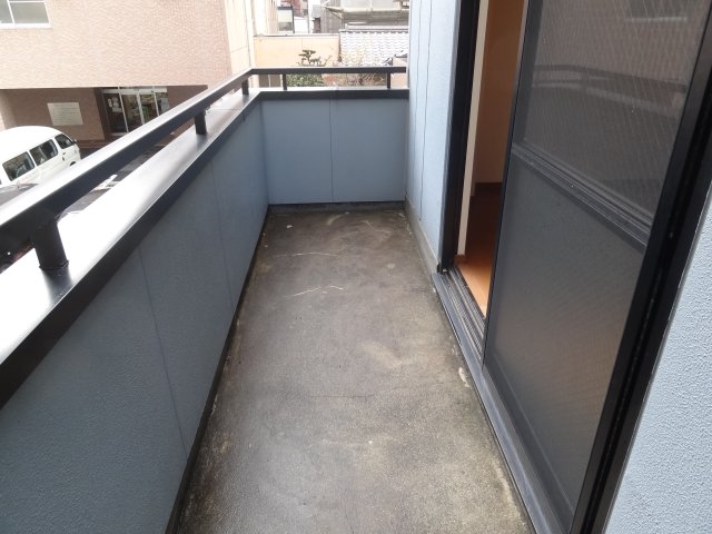 バルコニー　陽当たり良好なバルコニーです