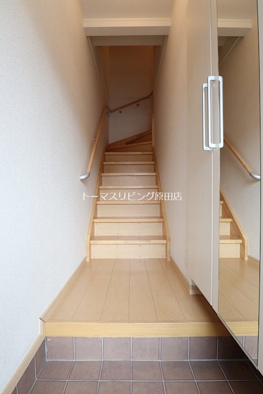 玄関　205号室写真