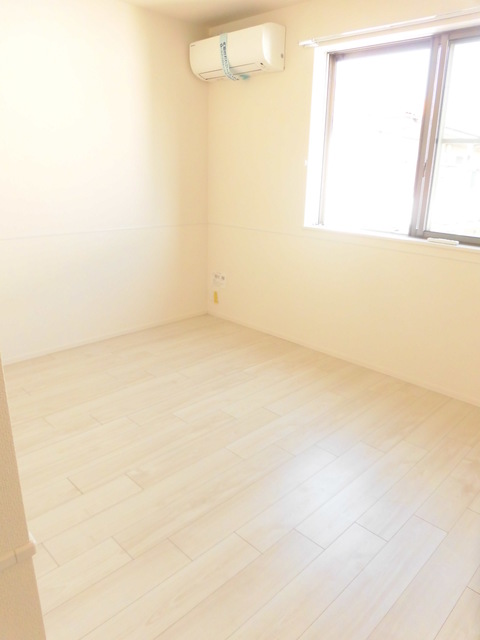 居室・リビング　明るい洋室